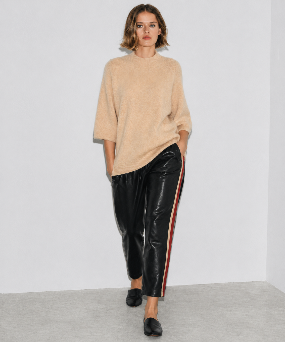 PANTALON RAYAS CUERO SALE
