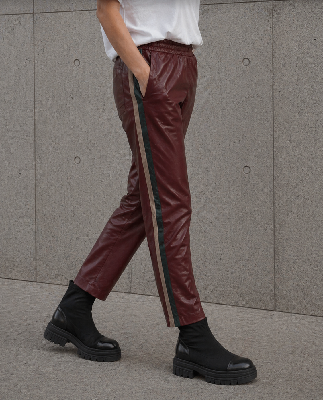 PANTALON RAYAS CUERO