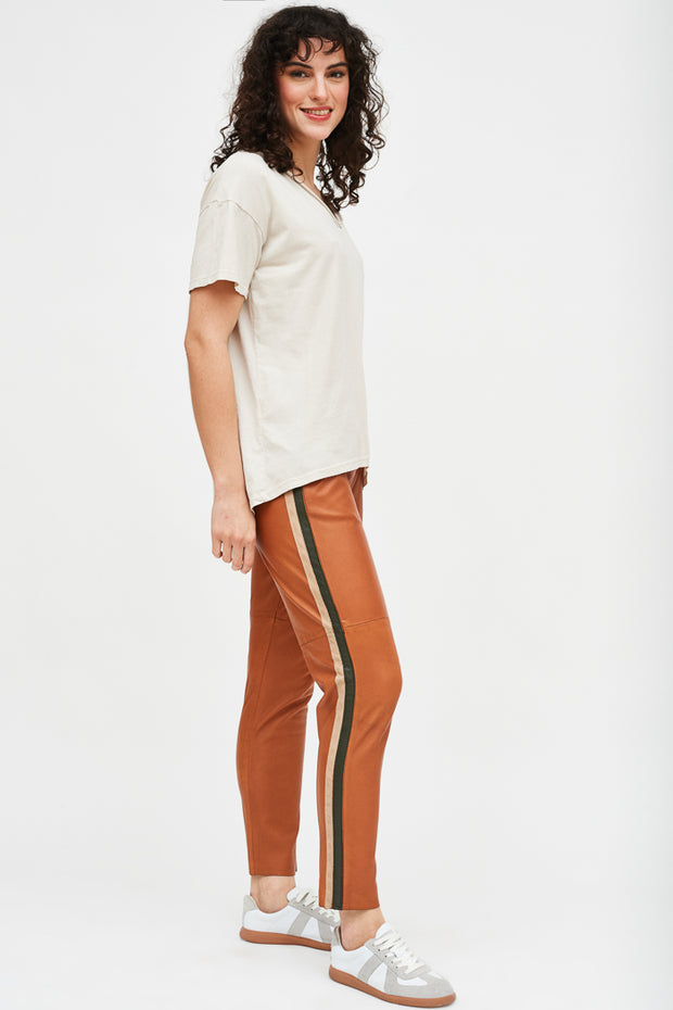 PANTALON RAYAS CUERO